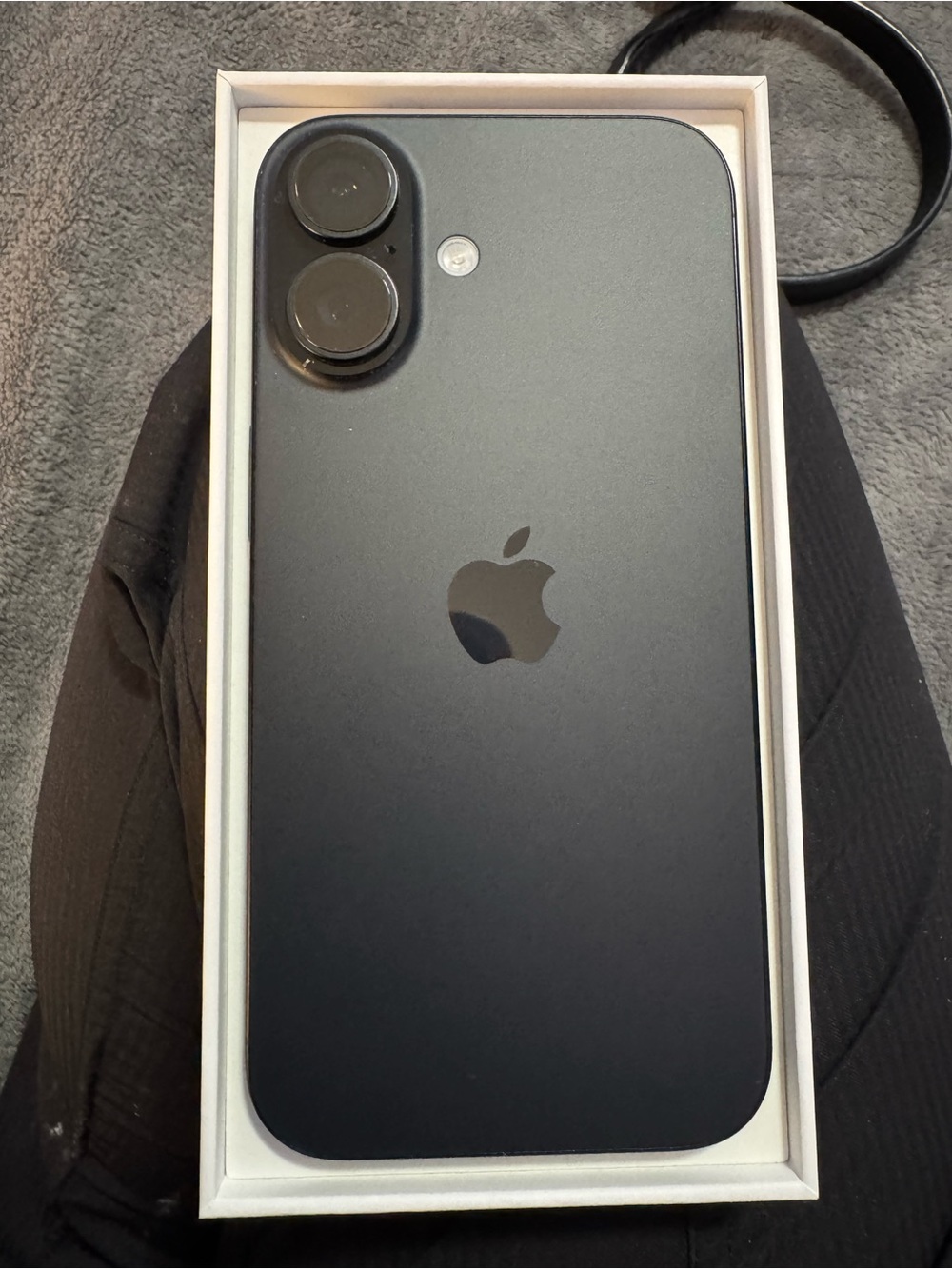 Apple iPhone 16